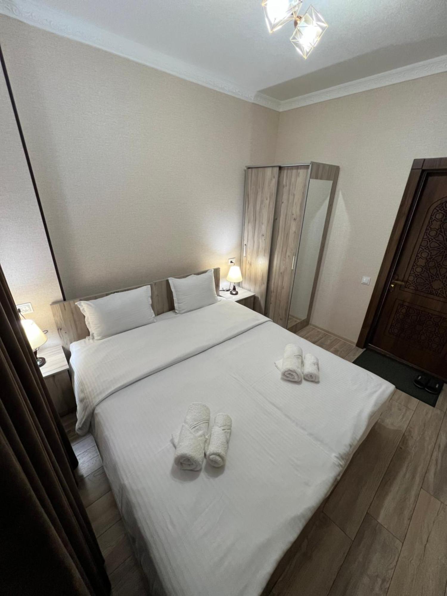 Everland Guest House Bukhara Bagian luar foto