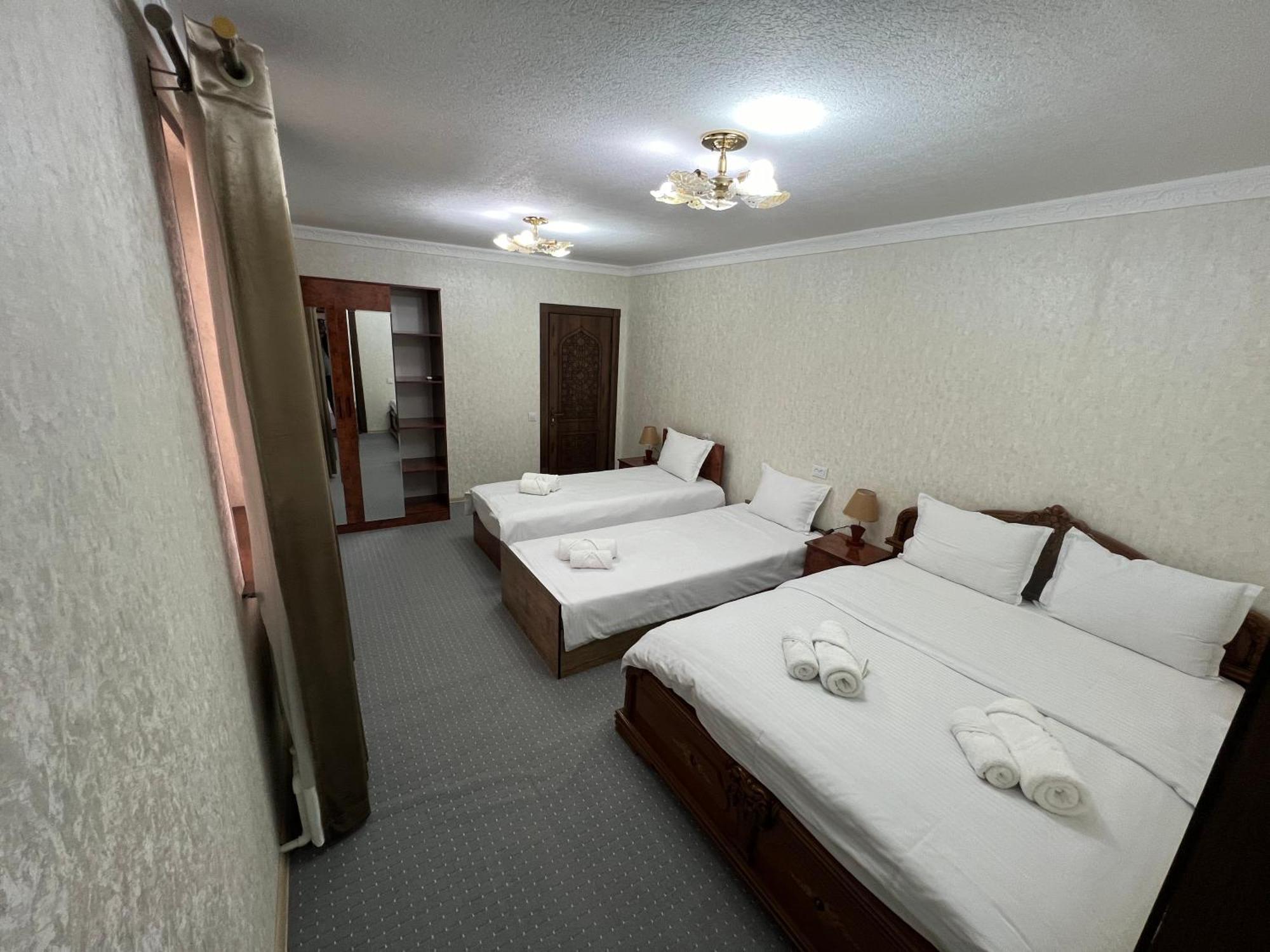 Everland Guest House Bukhara Bagian luar foto